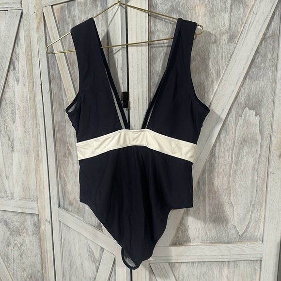 Bathing suit - Picture 3 of 4